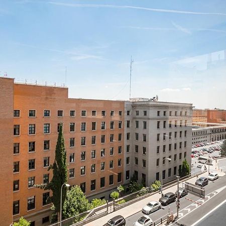 Bernabeu Nuevos Ministerios Madri Exterior foto